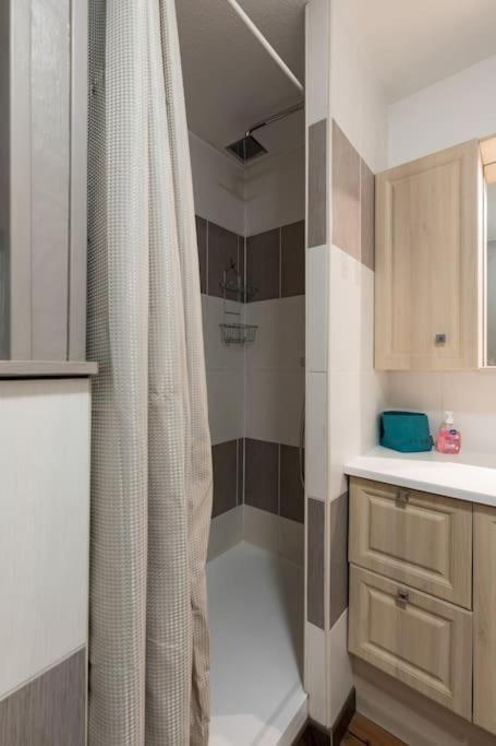 Appartement Centre Ville Wifi Parking Draps Fournis Cauterets Esterno foto